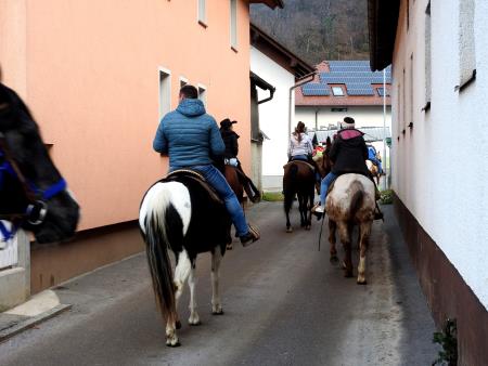 Konjeniki so krenili proti Štefanji Gori